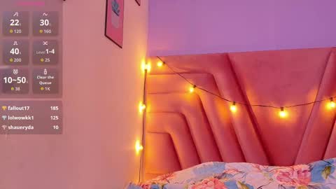 Snapshot of daddysneakinme chatting on 10-17-25, 02:59 Anny online show from 10-17-25, 02:59