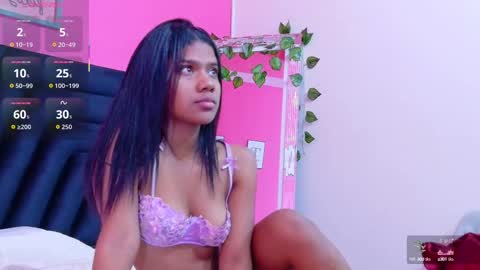 Snapshot of daddysneakinme chatting on 10-18-25, 01:12 Anny online show from 10-18-25, 01:12