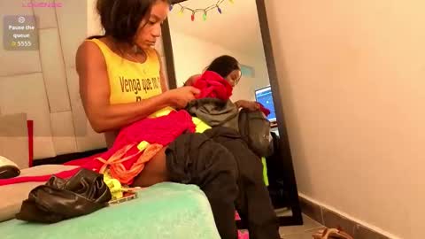 daffnelewis online show from 12-19-25, 11:17