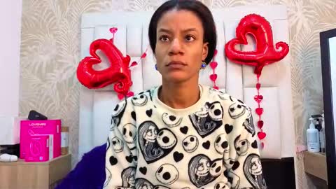 Snapshot of daffnelewis chatting on 02-21-26, 11:33 daffnelewis online show from 02-21-26, 11:33