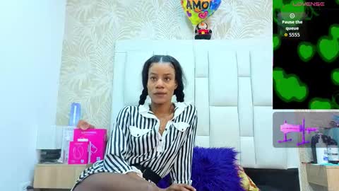 Snapshot of daffnelewis chatting on 03-27-26, 11:10 daffnelewis online show from 03-27-26, 11:10