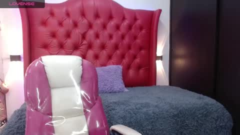 Snapshot of dafne_10 chatting on 10-08-25, 07:22 dafne online show from 10-08-25, 07:22