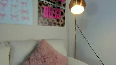 dafne_hillss online show from 06-14-26, 08:55