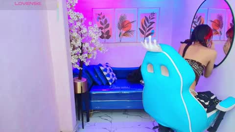 dafne huges online show from 10-23-25, 08:18