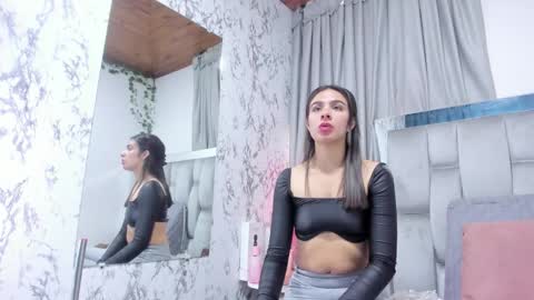 Snapshot of dafne_quenn chatting on 09-09-25, 12:37 dafne_quenn online show from 09-09-25, 12:37