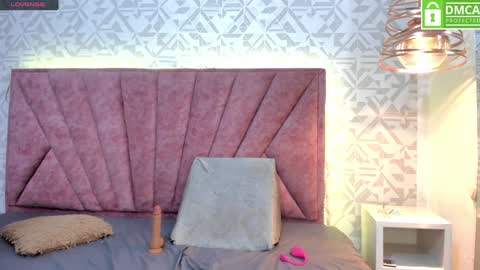 dafnee_e online show from 12-19-24, 11:25