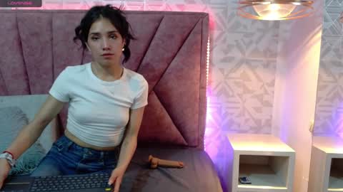 dafnee_e online show from 01-18-25, 06:43
