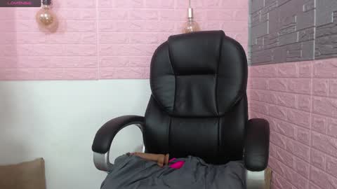 dafnee_e online show from 01-24-25, 02:28