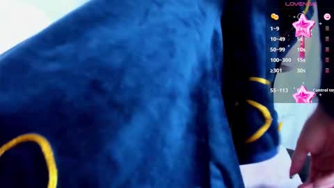 Snapshot of dafnemoon_1 chatting on 09-18-25, 12:01 Dafne Moon online show from 09-18-25, 12:01