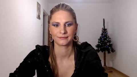 Dagmarie online show from 12-15-24, 07:21
