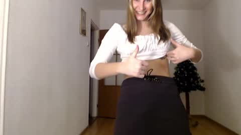 Dagmarie online show from 12-21-24, 06:41