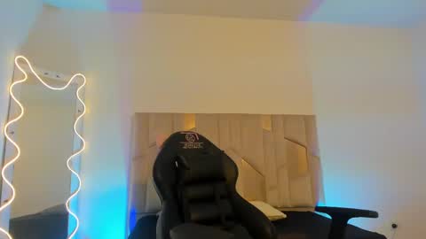 Snapshot of dahia_tay chatting on 02-24-25, 03:23 dahia online show from 02-24-25, 03:23