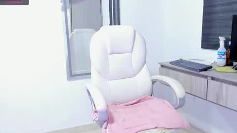 Snapshot of dahian_carter chatting on 09-18-25, 11:56 Dahian online show from 09-18-25, 11:56