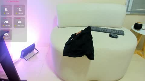 Snapshot of dahian_carter chatting on 04-24-26, 10:07 Dahian online show from 04-24-26, 10:07