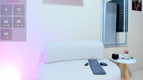 Snapshot of dahian_carter chatting on 04-25-26, 01:41 Dahian online show from 04-25-26, 01:41