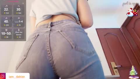 Dahiana  online show from 12-17-25, 12:11