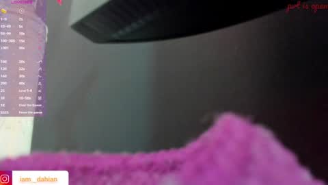Dahiana  online show from 06-19-26, 11:47