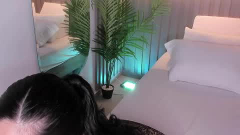 dahianthompson1_ online show from 03-25-26, 08:48