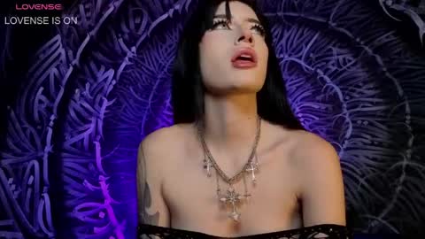 Snapshot of dahlia_darkwood chatting on 04-19-26, 02:11 Dahlia online show from 04-19-26, 02:11