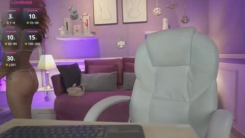 Snapshot of dahliagraey chatting on 10-21-25, 11:33 Dahlia Grey online show from 10-21-25, 11:33