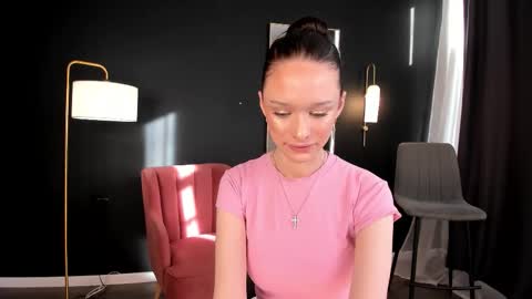 Snapshot of daily_glam chatting on 09-30-25, 12:32 daily_glam online show from 09-30-25, 12:32