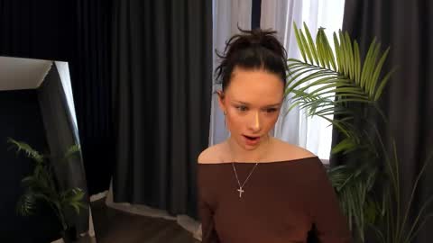 Snapshot of daily_glam chatting on 10-02-25, 12:23 daily_glam online show from 10-02-25, 12:23