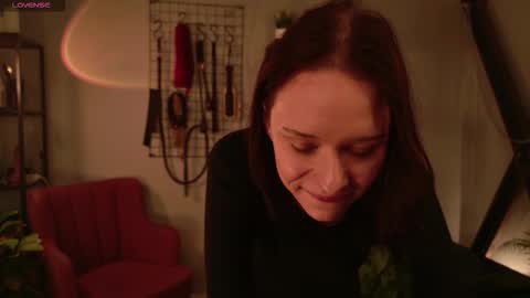 Snapshot of daily_glam chatting on 10-09-25, 12:47 daily_glam online show from 10-09-25, 12:47