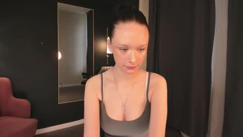 Snapshot of daily_glam chatting on 10-10-25, 12:37 daily_glam online show from 10-10-25, 12:37