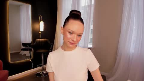 Snapshot of daily_glam chatting on 10-14-25, 12:17 daily_glam online show from 10-14-25, 12:17