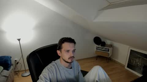 Snapshot of daimon_hall chatting on 10-21-25, 10:10 Daimon  online show from 10-21-25, 10:10
