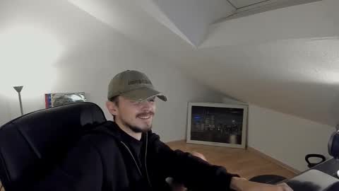 Snapshot of daimon_hall chatting on 10-24-25, 11:01 Daimon  online show from 10-24-25, 11:01