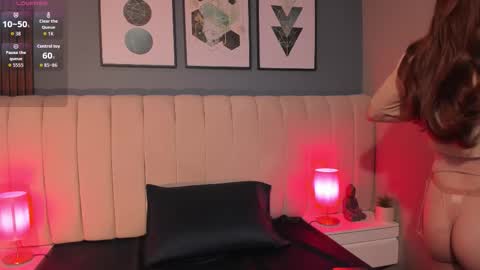 Snapshot of daimondpink chatting on 10-15-25, 04:01 daimondpink online show from 10-15-25, 04:01