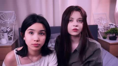 Aoi and Lily best friends online show from 05-10-26, 07:35