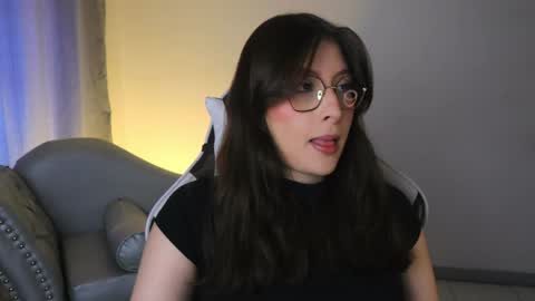 Lauren            online show from 05-13-26, 01:19