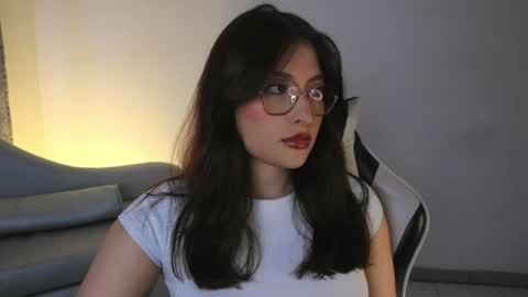 Lauren            online show from 05-15-26, 02:35