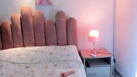 Snapshot of daisy93_ chatting on 10-14-25, 12:06 D A I S Y online show from 10-14-25, 12:06