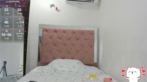 Snapshot of daisy93_ chatting on 10-21-25, 08:20 D A I S Y online show from 10-21-25, 08:20