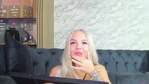 DaIsy Abby online show from 10-19-25, 06:58