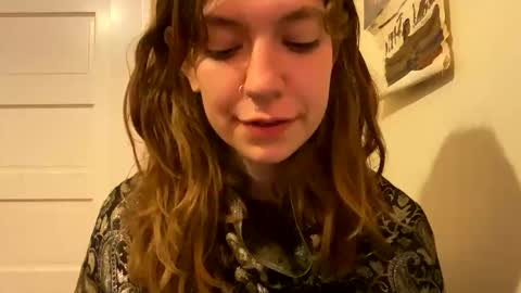 Snapshot of daisybaby699 chatting on 05-16-26, 07:27 DaisyB3 online show from 05-16-26, 07:27