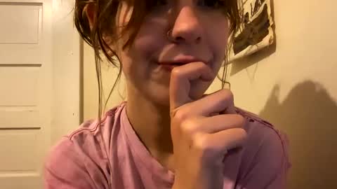 Snapshot of daisybaby699 chatting on 05-21-26, 07:04 DaisyB3 online show from 05-21-26, 07:04