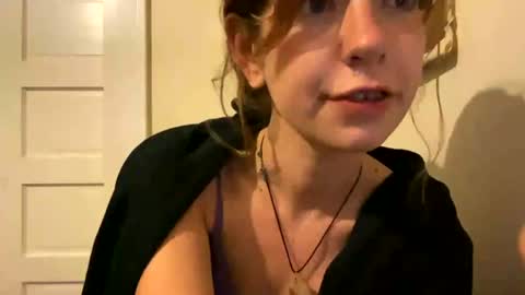 Snapshot of daisybaby699 chatting on 06-19-26, 08:51 DaisyB3 online show from 06-19-26, 08:51