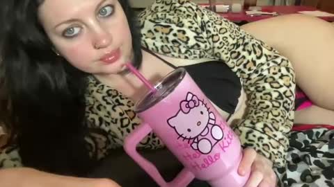 Snapshot of daisyyylove chatting on 01-04-25, 08:17 daisy love online show from 01-04-25, 08:17