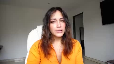 IG  dakotasofiaa online show from 05-17-26, 07:10