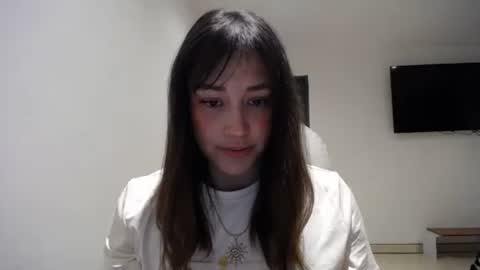 IG  dakotasofiaa online show from 05-19-26, 12:38