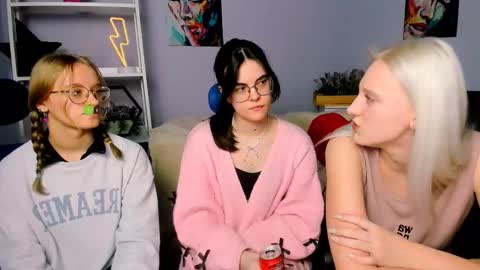 Snapshot of dakota4you chatting on 03-05-25, 01:39 Dakota online show from 03-05-25, 01:39