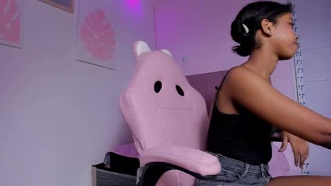 Snapshot of dakota_evans18 chatting on 10-08-25, 12:41 DAKOTA online show from 10-08-25, 12:41