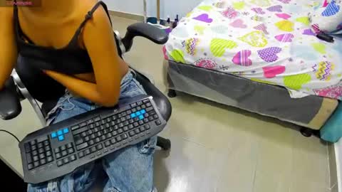 Snapshot of dakota_evans18 chatting on 10-28-25, 04:16 DAKOTA online show from 10-28-25, 04:16