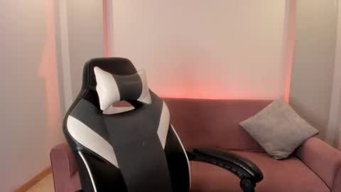 dakota_mars online show from 12-22-25, 07:33