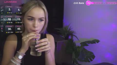 dakotaajohnnson online show from 09-12-25, 08:25