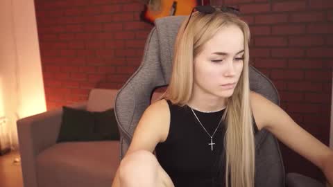 dakotaajohnnson online show from 09-22-25, 10:50